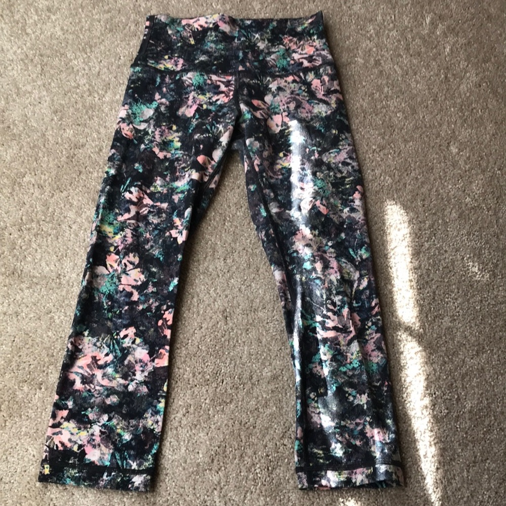 Lululemon yoga pants size 4. Good condition.